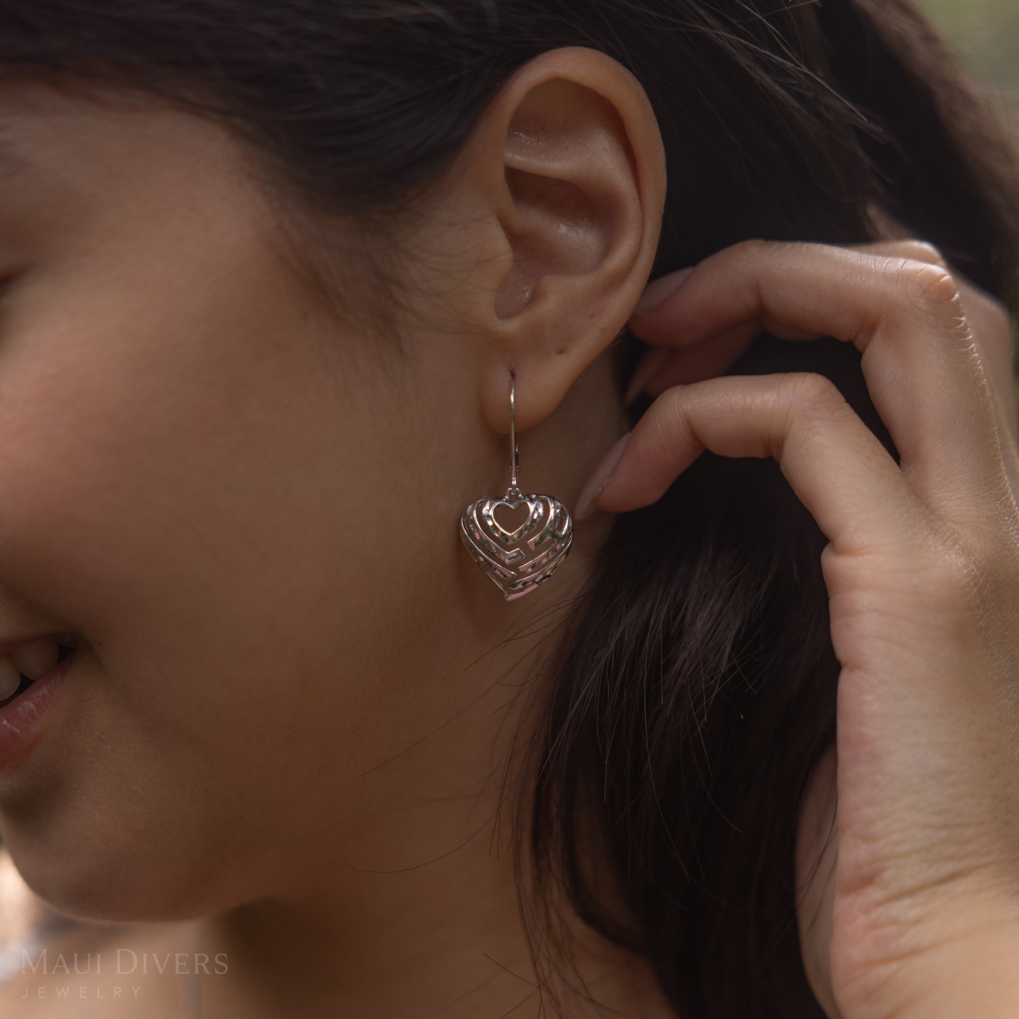 スターリングシルバーのアロハハートイヤリング - 18mm