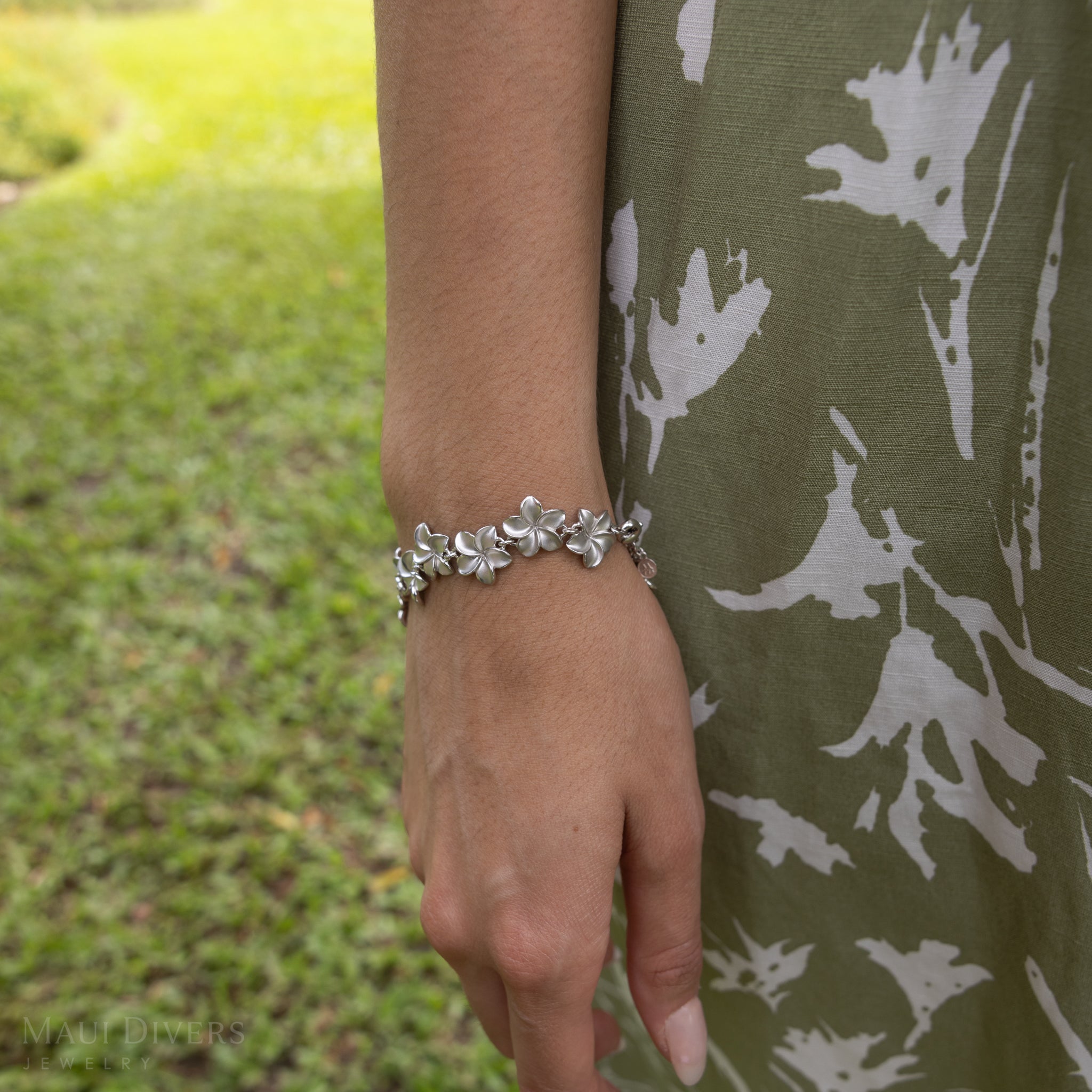 7.75-8" Plumeria Bracelet in Sterling Silver - 13mm