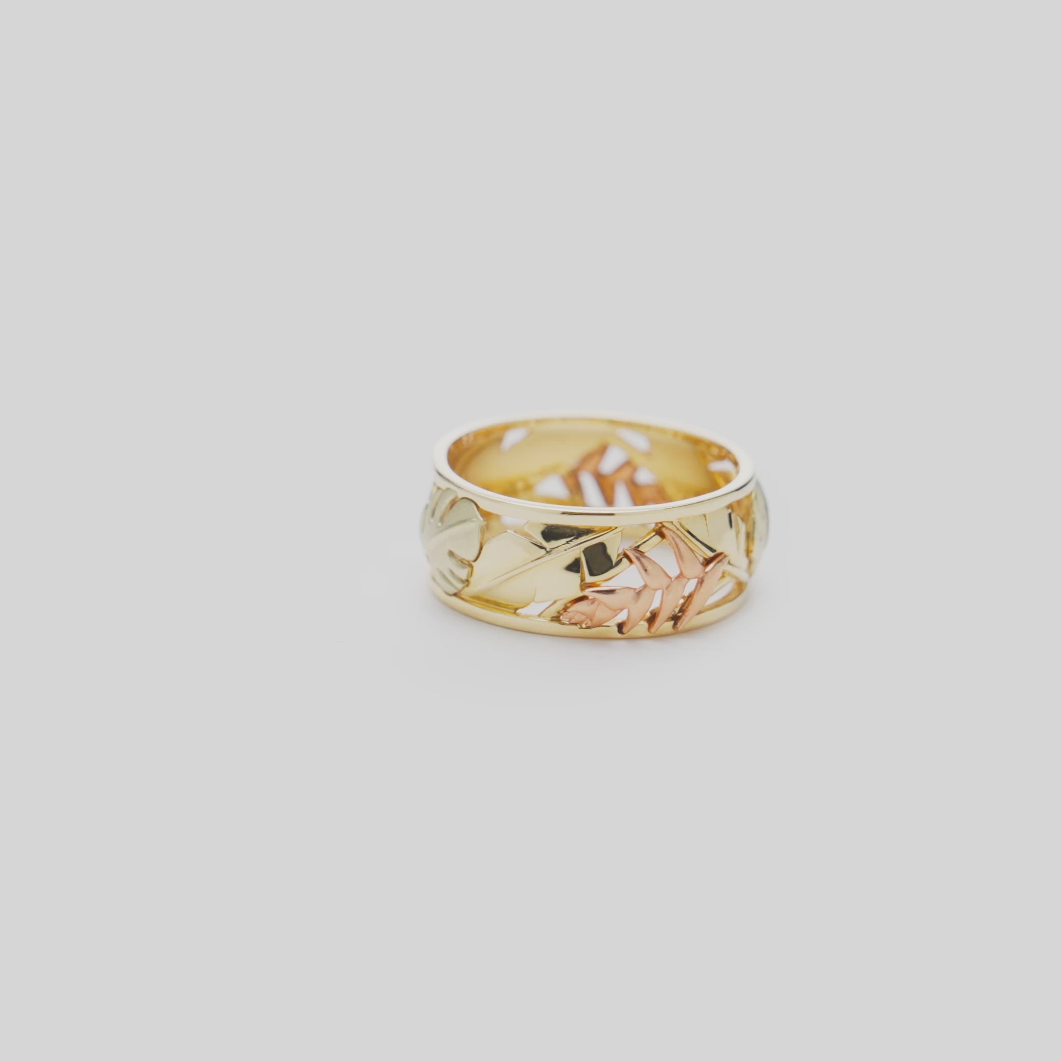 Hawaiian Gardens Monstera & Heliconia Ring in Tri Color Gold on a white turntable